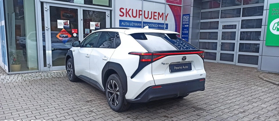 Toyota bZ4X cena 207900 przebieg: 7980, rok produkcji 2022 z Wleń małe 436